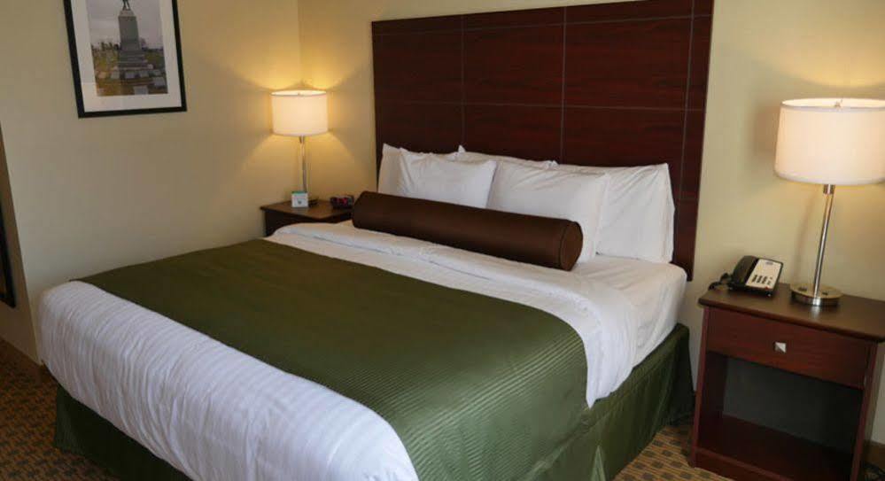 Cobblestone Inn & Suites-Winterset Ngoại thất bức ảnh