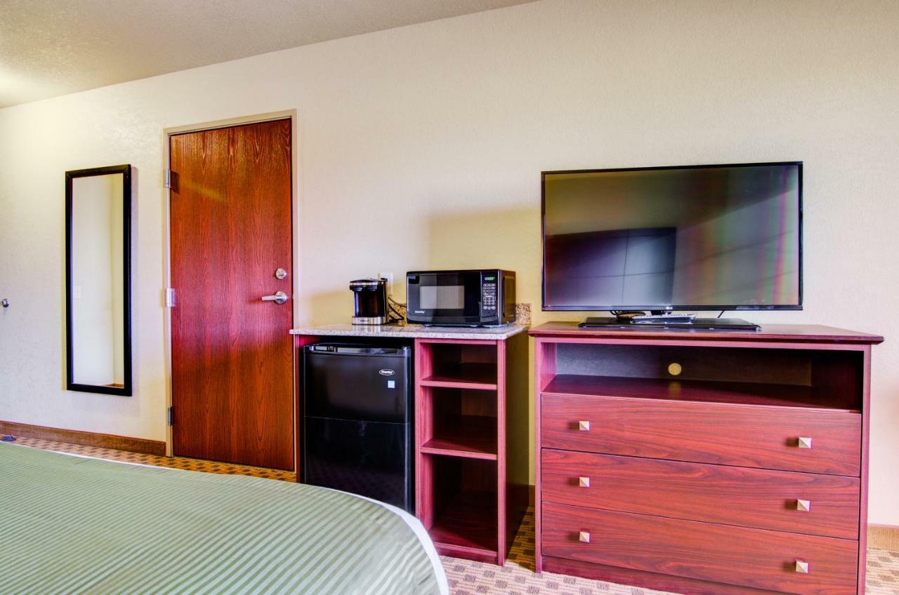Cobblestone Inn & Suites-Winterset Ngoại thất bức ảnh