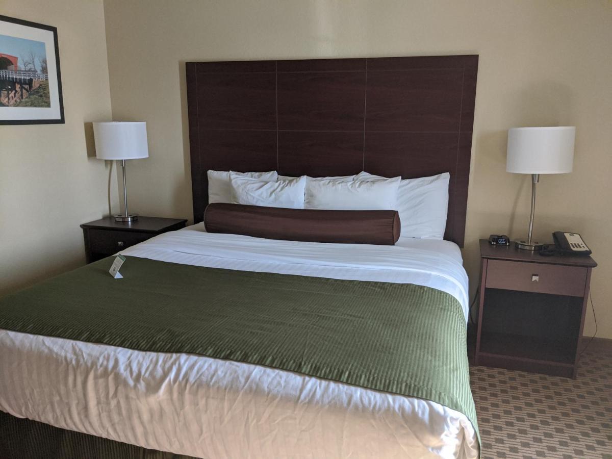 Cobblestone Inn & Suites-Winterset Ngoại thất bức ảnh